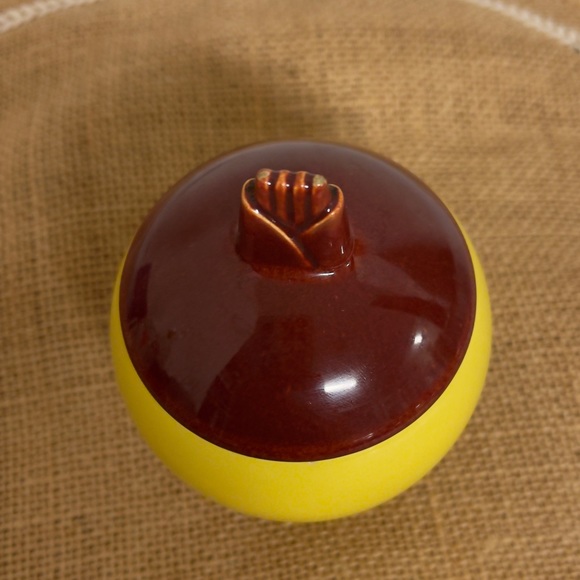 Vintage Franciscan ware small porcelain jar with lid - Picture 2 of 4